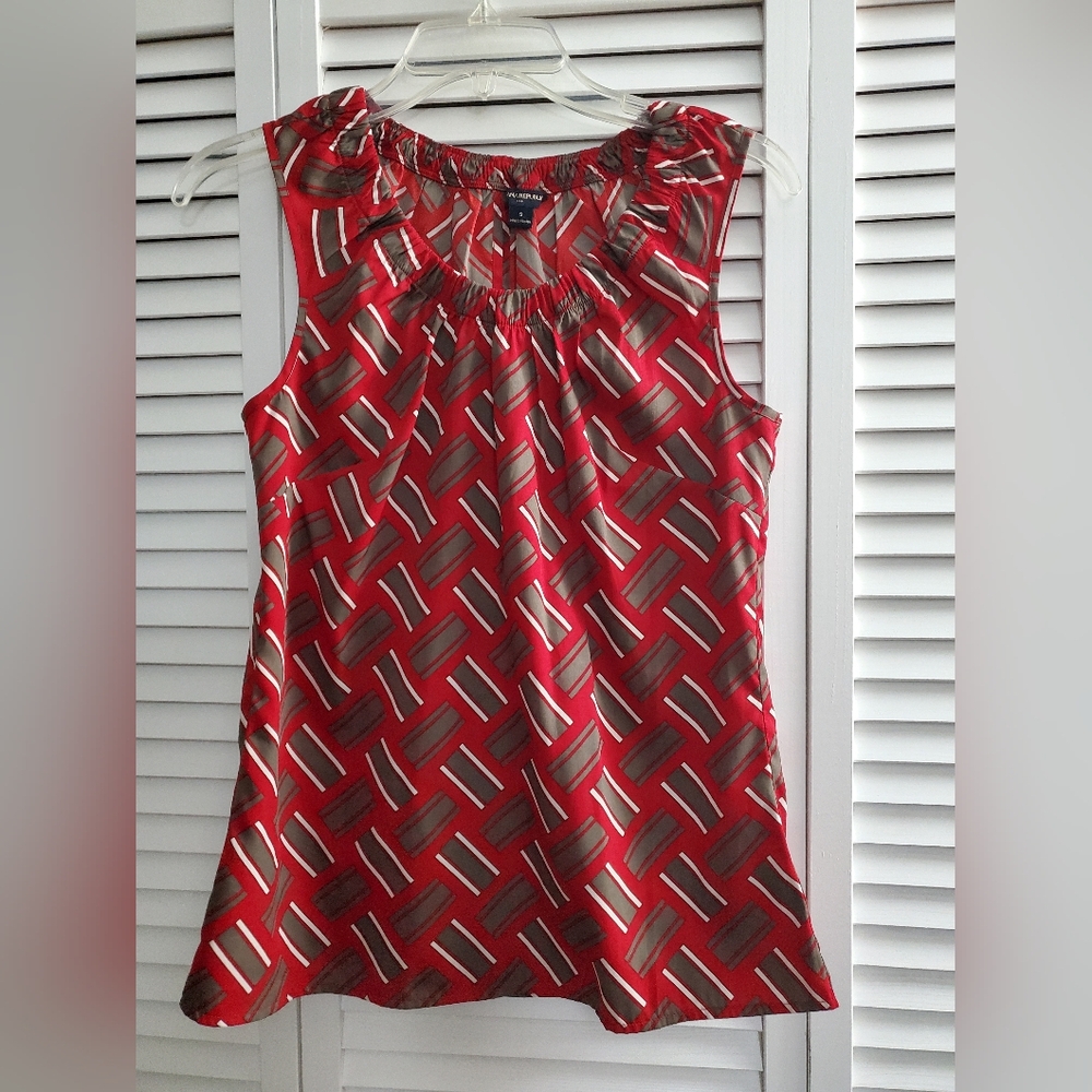 Banana Republic Stylish Red Geometric Women's Top- EUC Size S